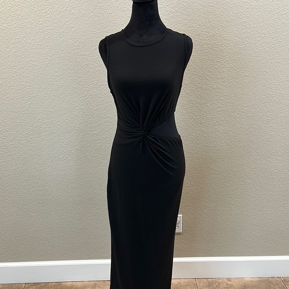 Elegant Black Sleeveless Dress with stomach cut out - Picture 2 of 6